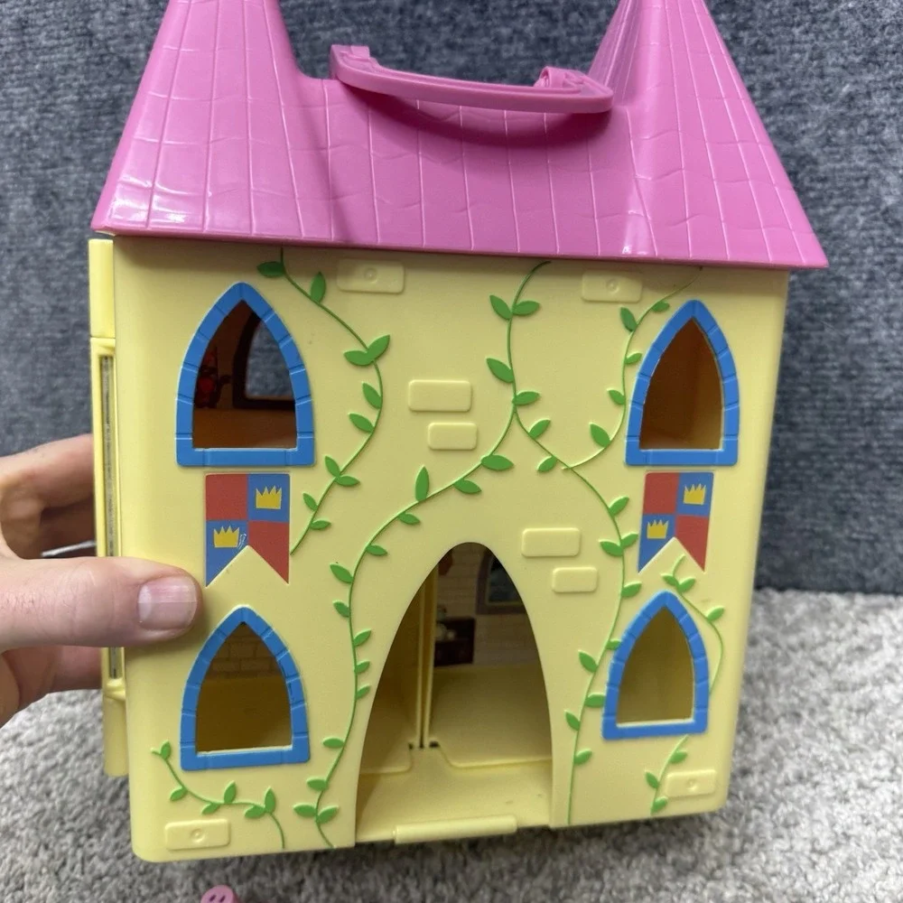 Peppa Pig Princess Castle doll house w/ family friends figures